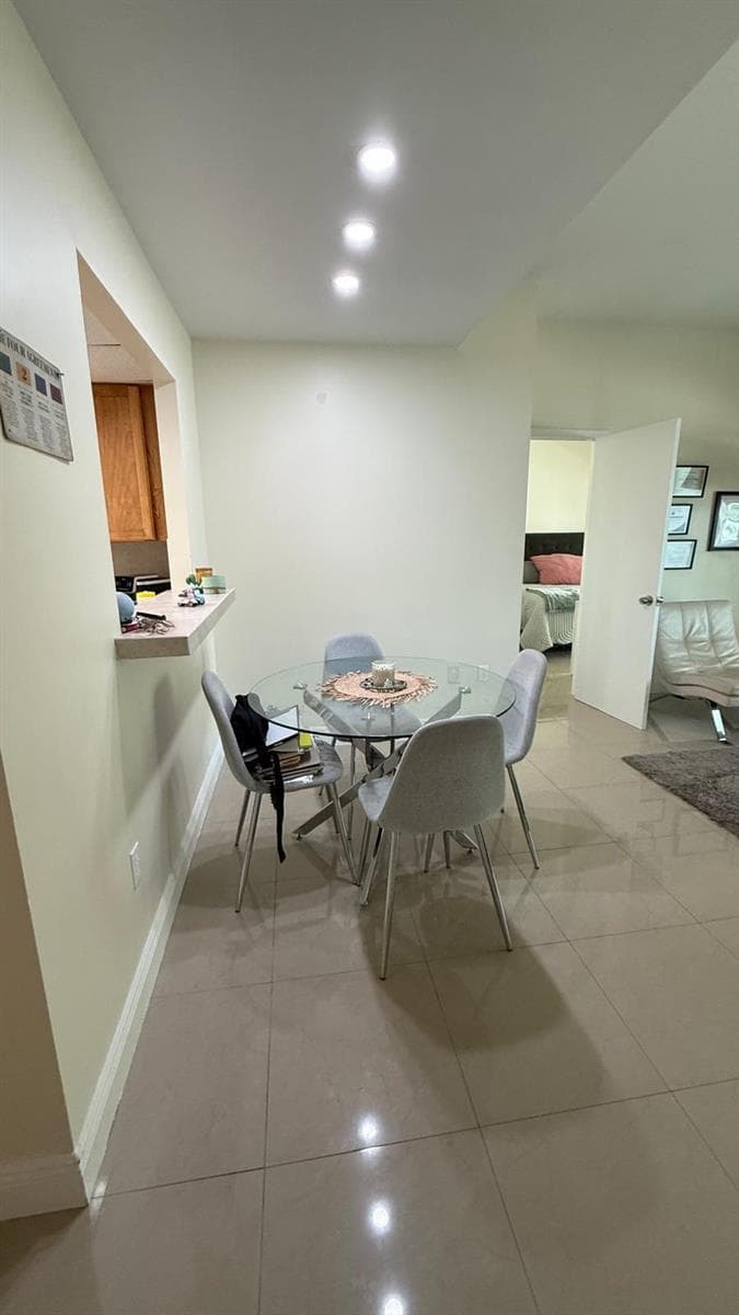 500 BAYVIEW Drive 122 photo 22