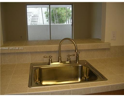 500 BAYVIEW Drive 122 photo 5
