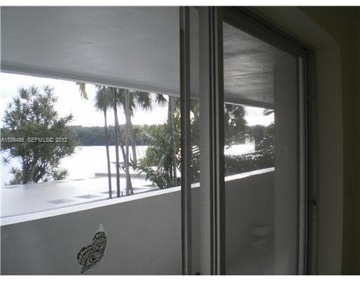 500 BAYVIEW Drive 122 photo 8