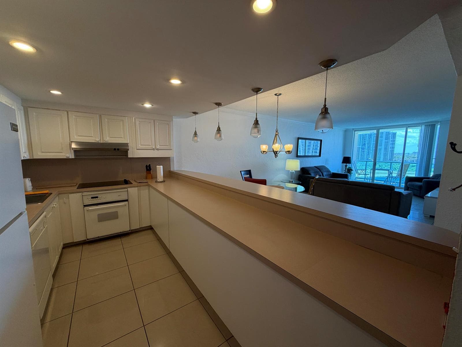 19390 COLLINS Avenue 1405 photo 4