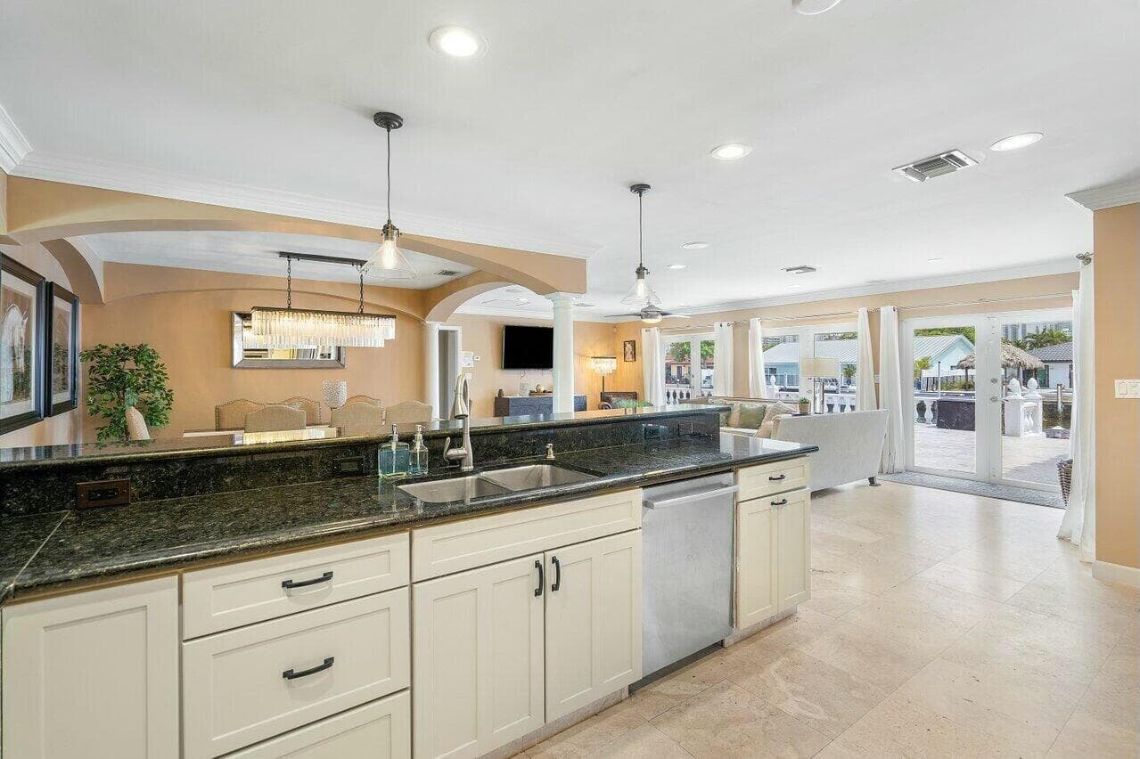 41 Castle Harbor Isle Drive photo 12