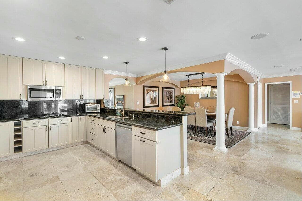 41 Castle Harbor Isle Drive photo 11