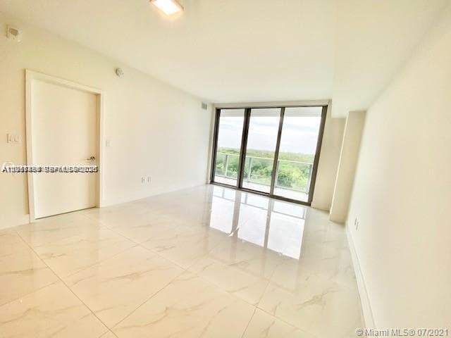 16385 Biscayne Blvd 702 photo 13