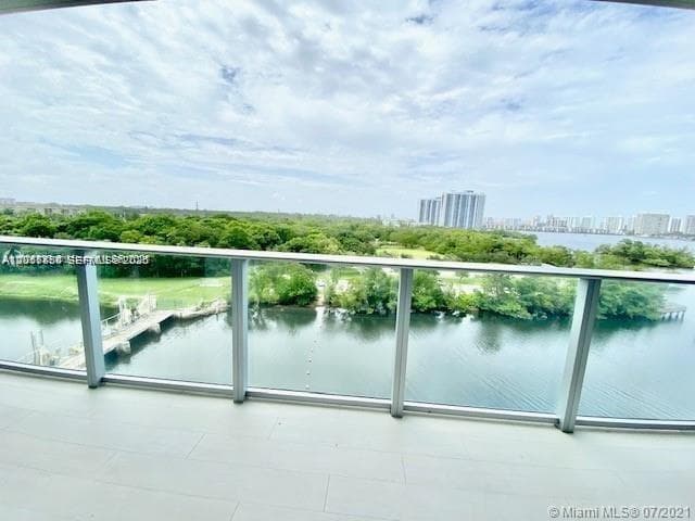 16385 Biscayne Blvd 702 photo 16