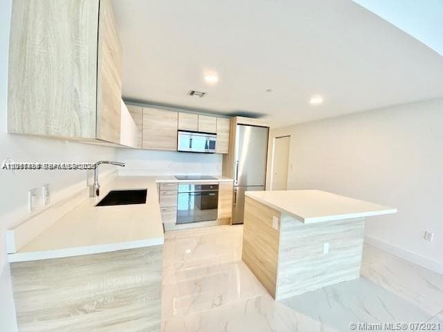 16385 Biscayne Blvd 702 photo 12