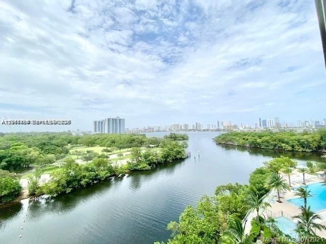 16385 Biscayne Blvd 702 photo 1