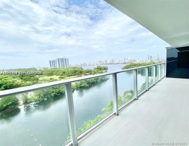 16385 Biscayne Blvd 702 photo 18