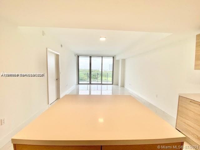 16385 Biscayne Blvd 702 photo 11