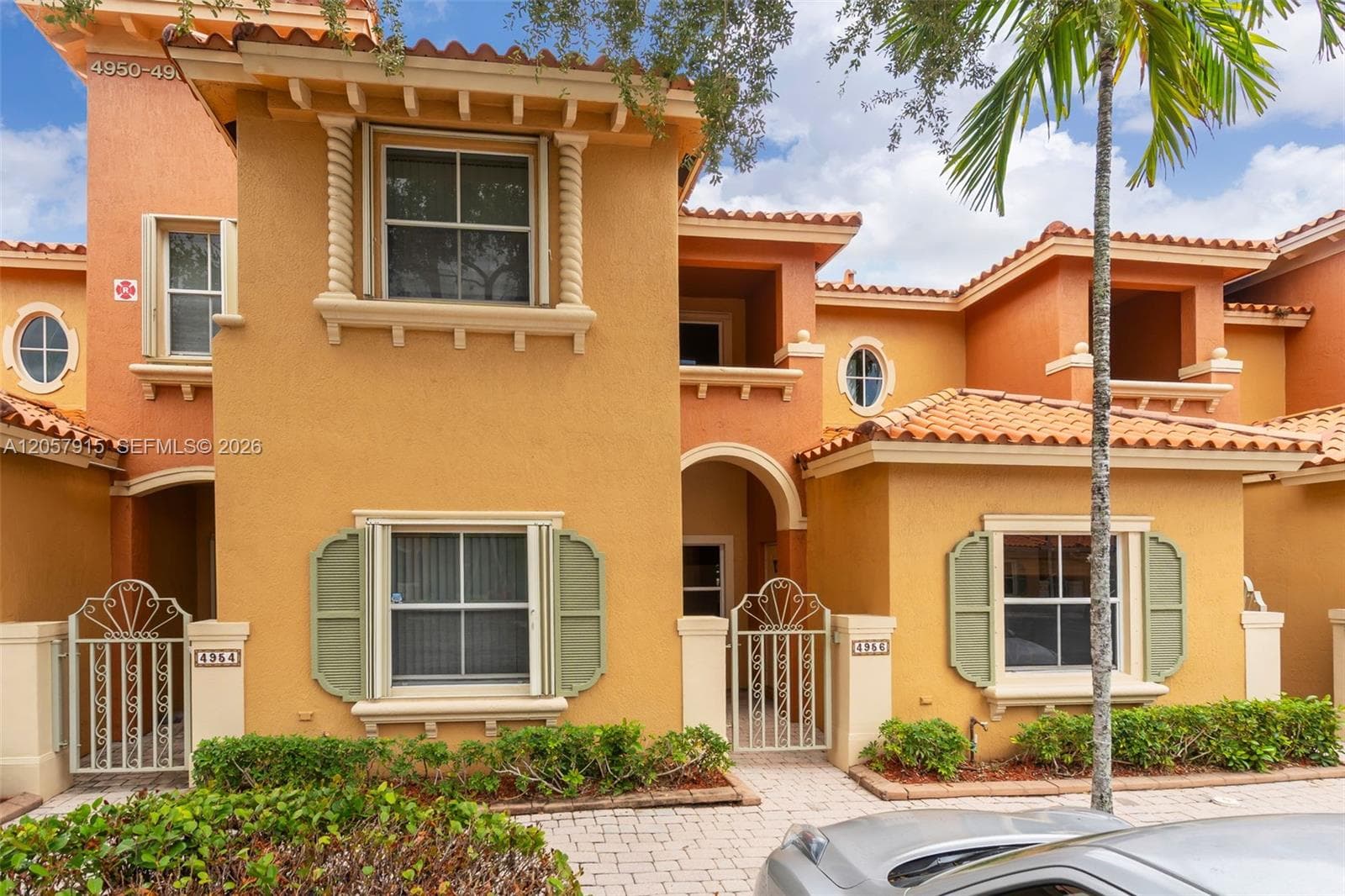 4956 Leeward Ln 3804 photo 2