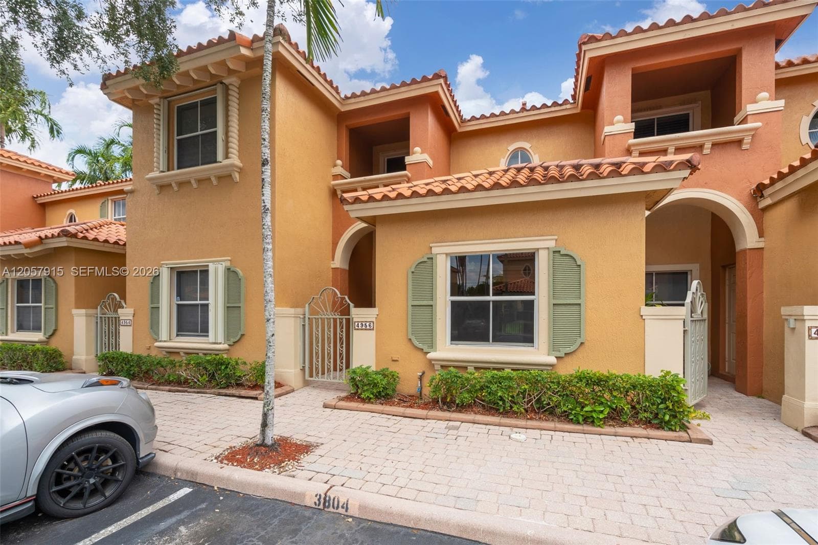 4956 Leeward Ln 3804 photo 1