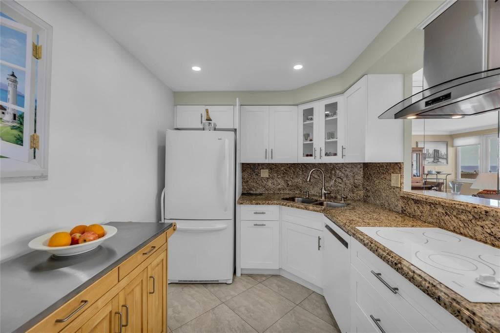 3233 NE 34TH Street 1112A photo 2