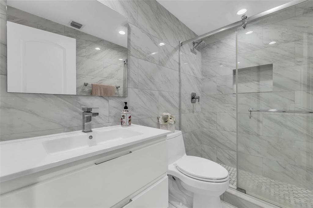 3233 NE 34TH Street 1112A photo 6
