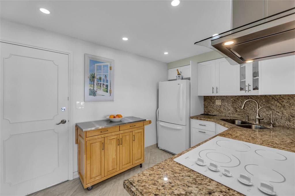 3233 NE 34TH Street 1112A photo 5