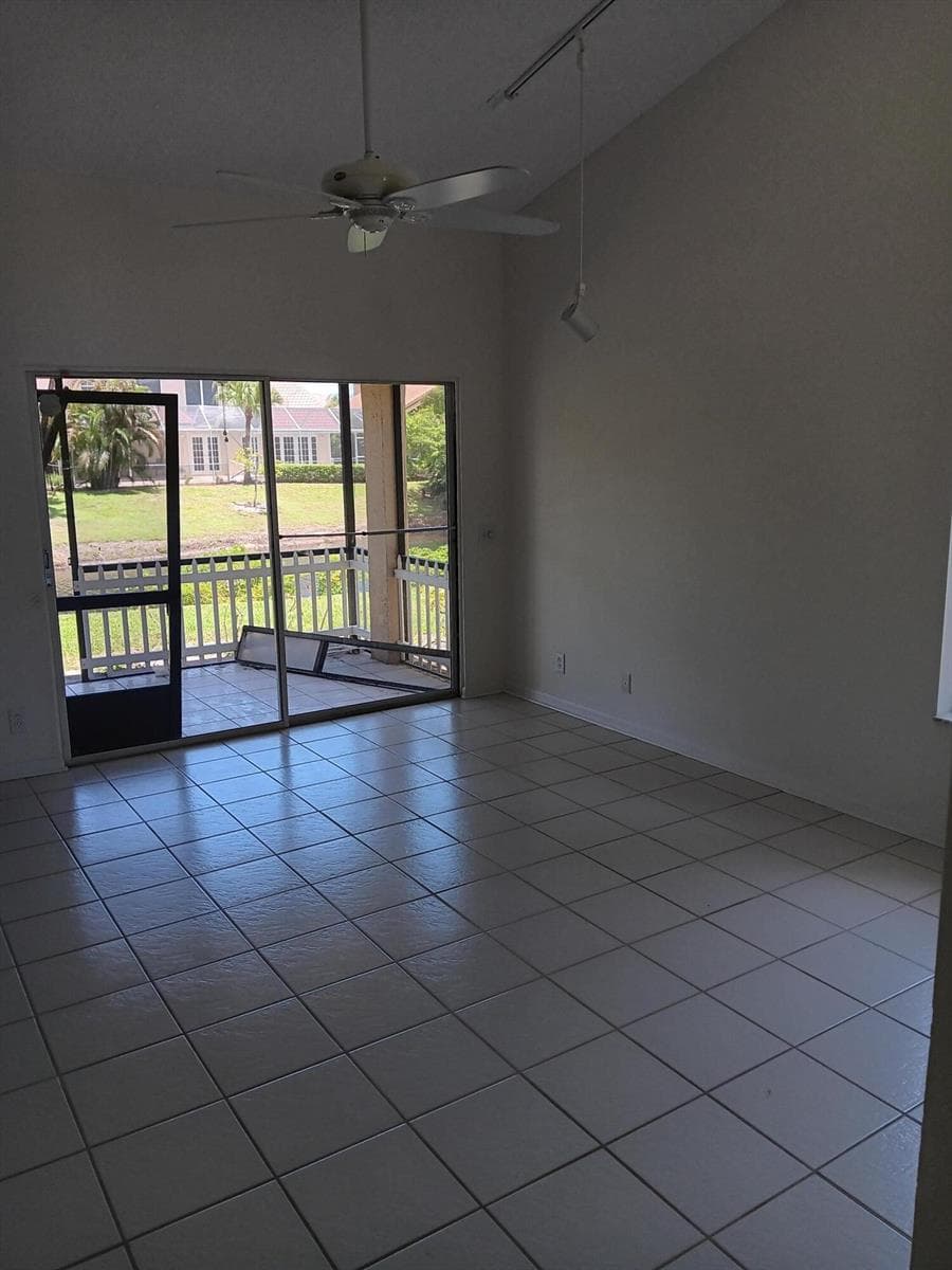 23157 Fountain View Drive E photo 4