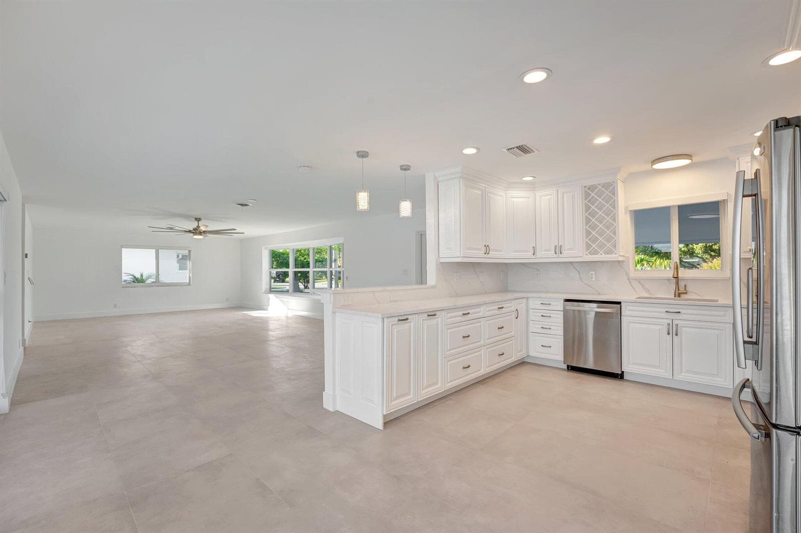 1478 NE 57TH Court photo 4