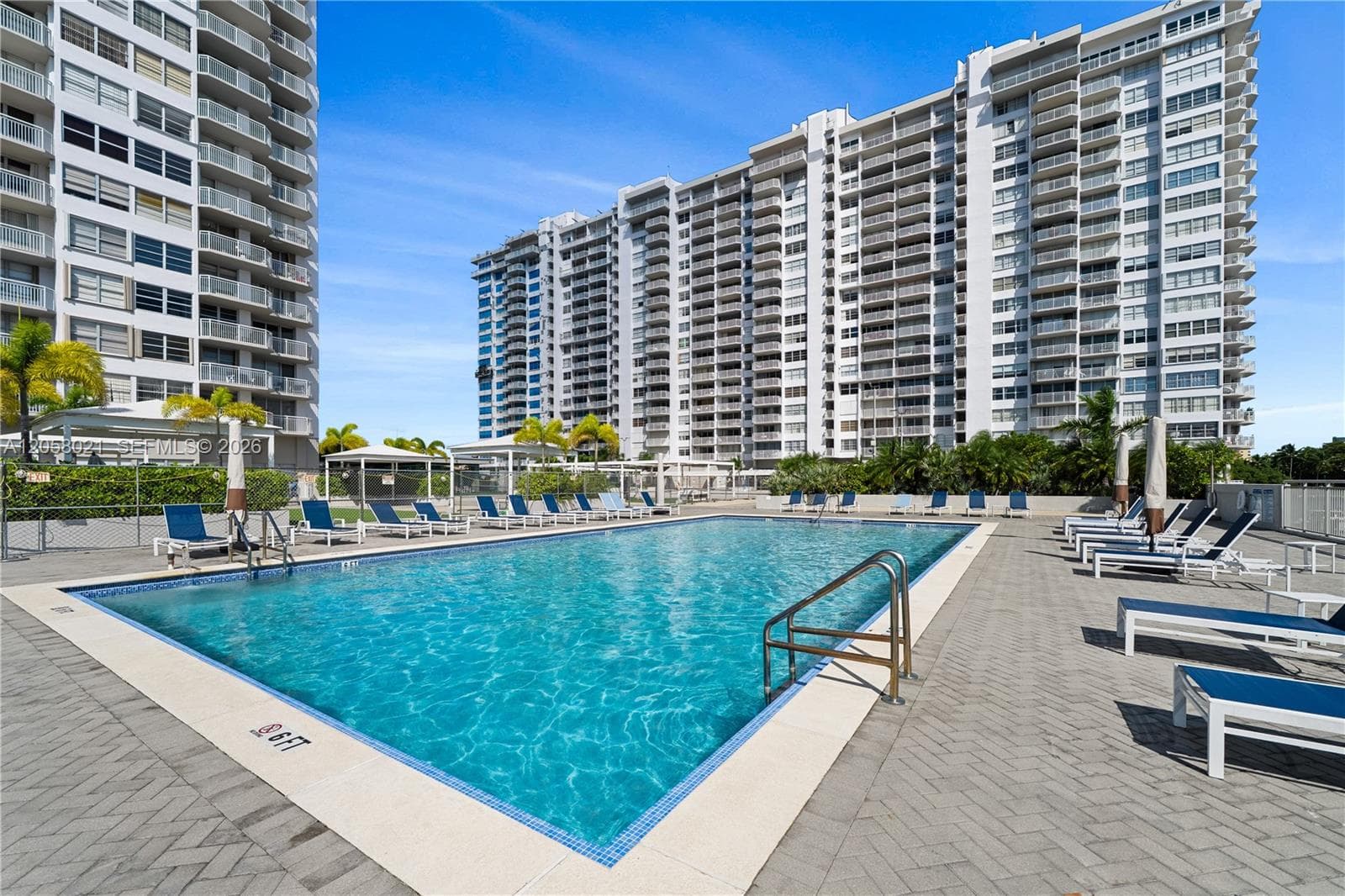 18011 Biscayne Blvd 902 photo 13
