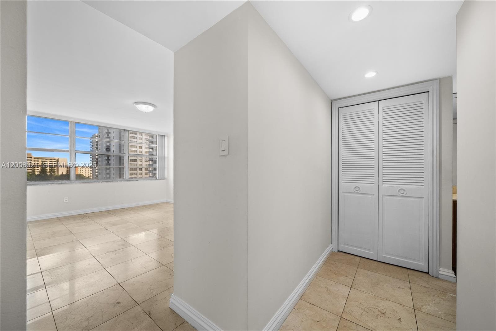 18011 Biscayne Blvd 902 photo 17