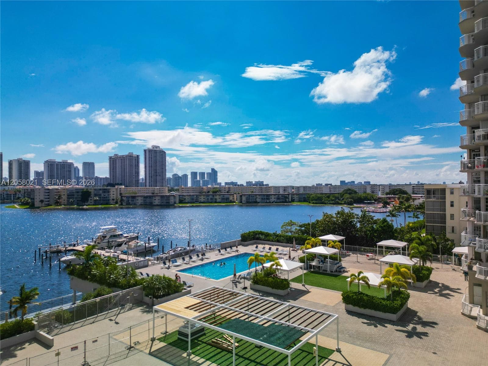 18011 Biscayne Blvd 902 photo 12