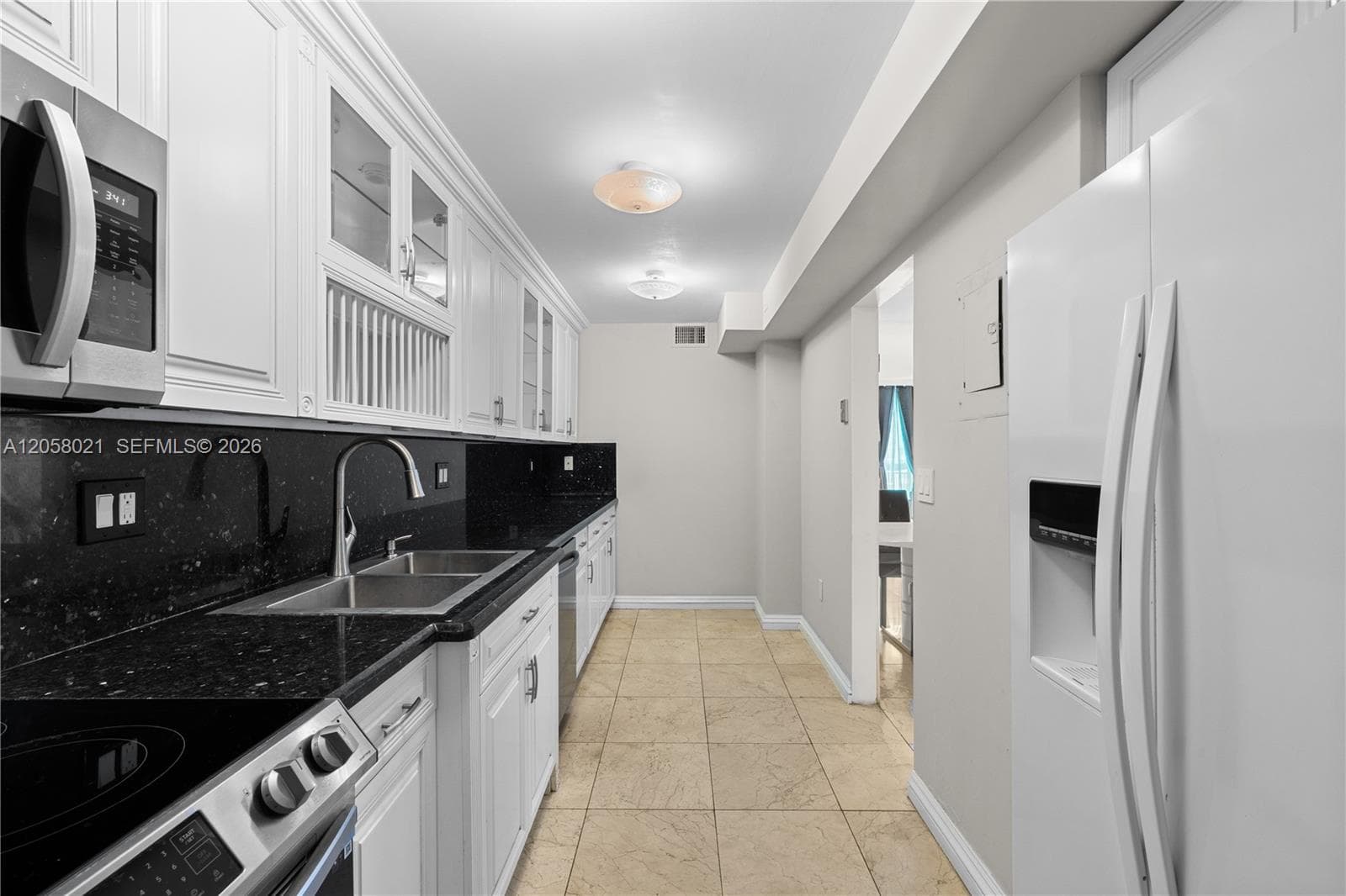 18011 Biscayne Blvd 902 photo 3