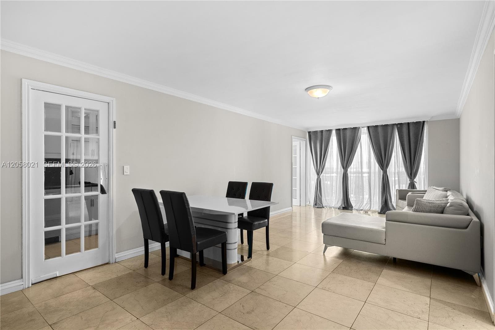 18011 Biscayne Blvd 902 photo 1