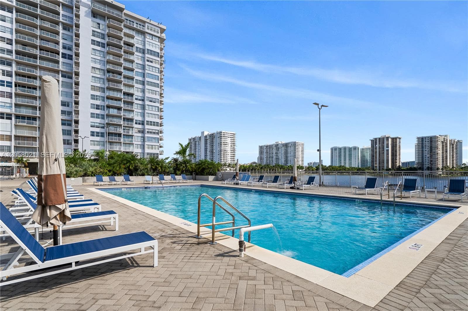 18011 Biscayne Blvd 902 photo 24