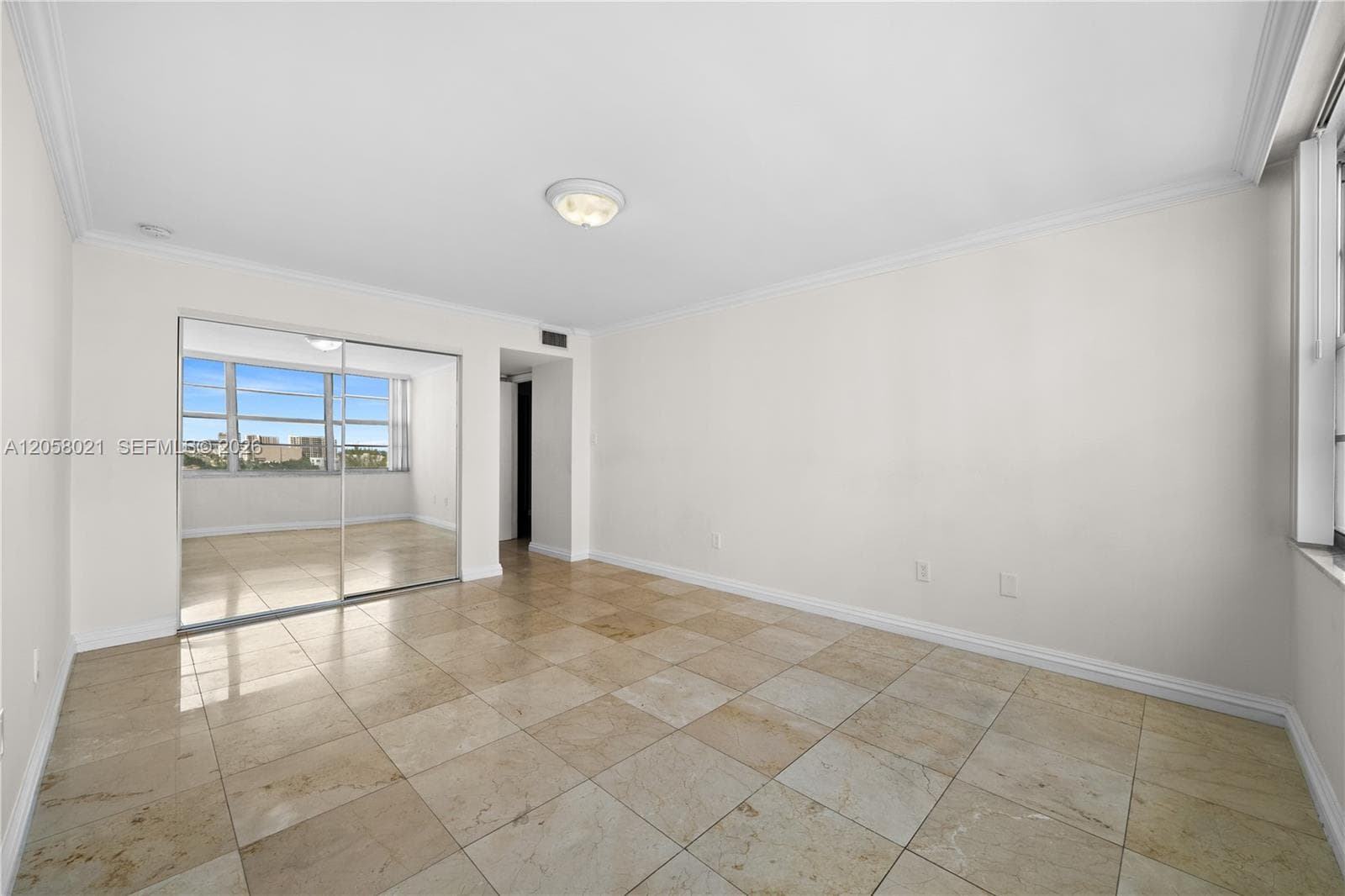 18011 Biscayne Blvd 902 photo 14
