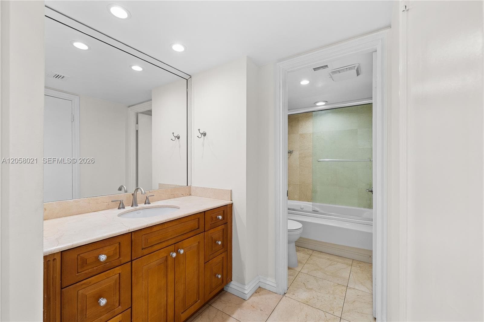 18011 Biscayne Blvd 902 photo 15