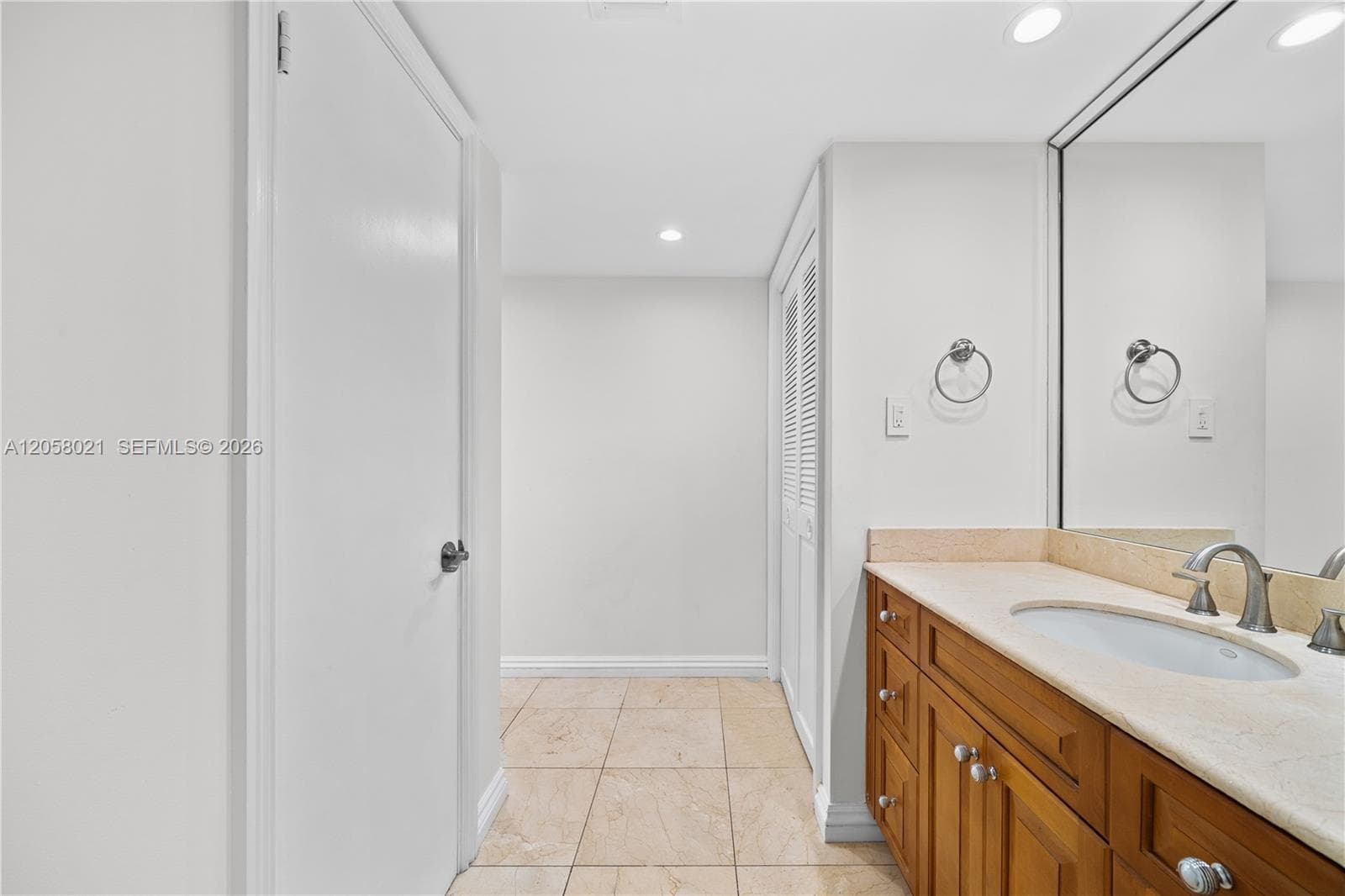 18011 Biscayne Blvd 902 photo 8
