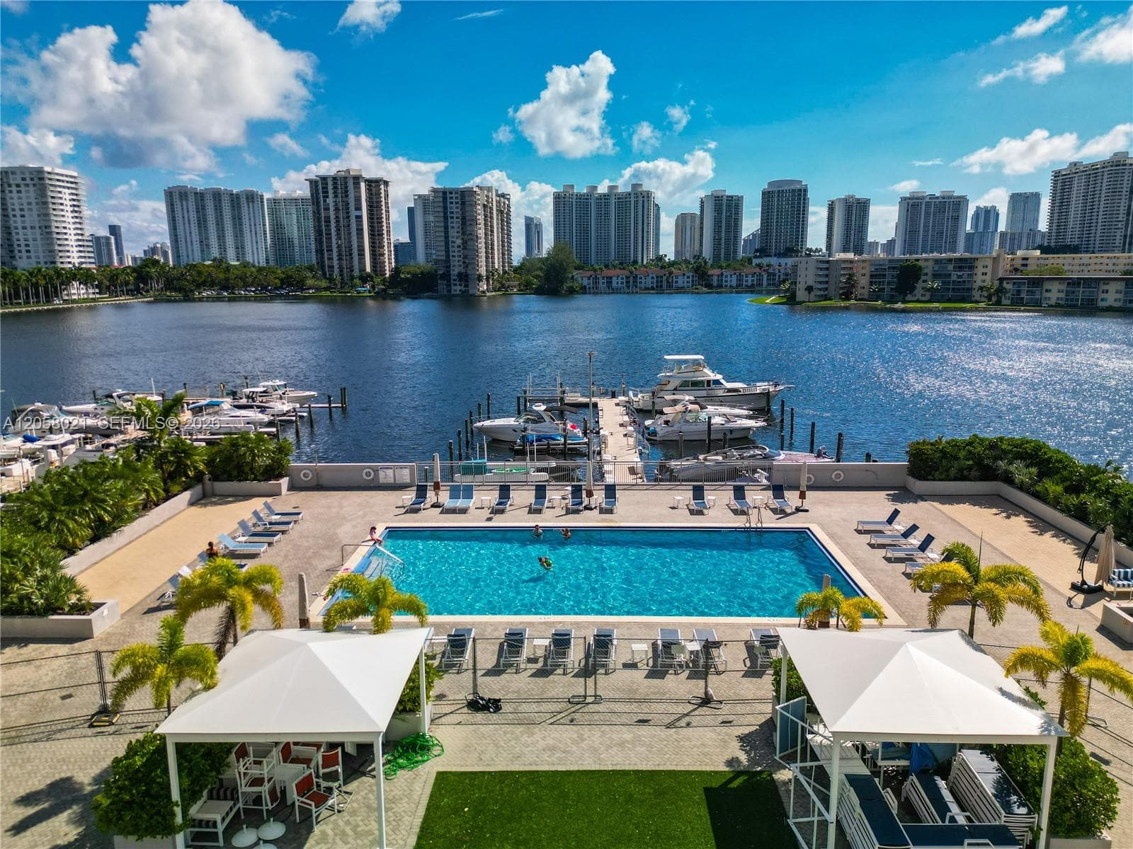 18011 Biscayne Blvd 902 photo 25