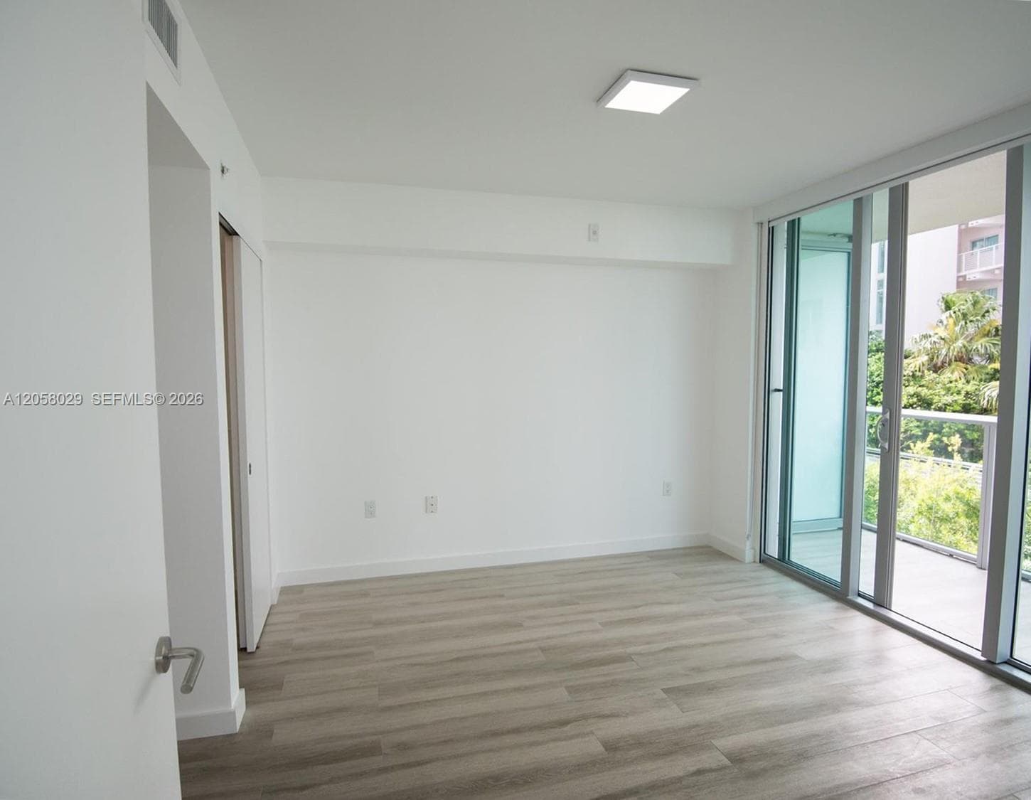 6620 Indian Creek Dr 301 photo 9