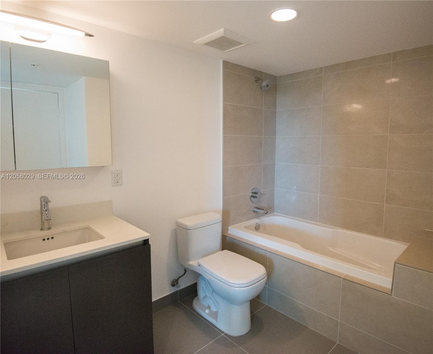 6620 Indian Creek Dr 301 photo 8