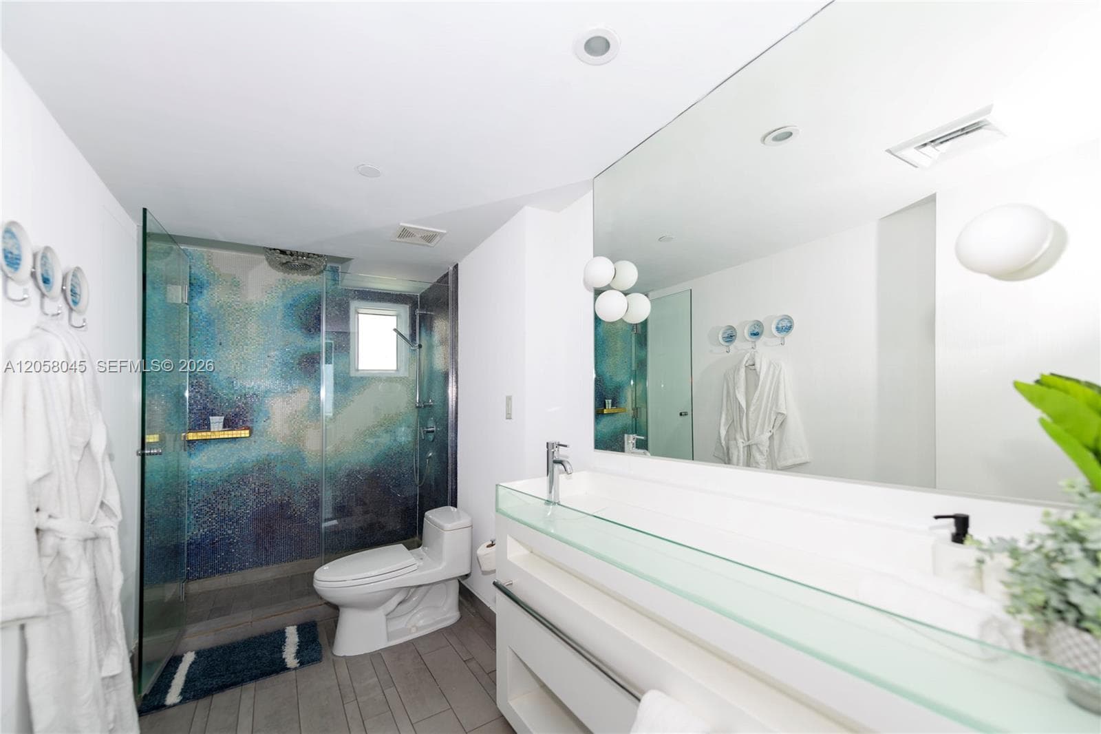 1100 West Ave 1016 photo 17