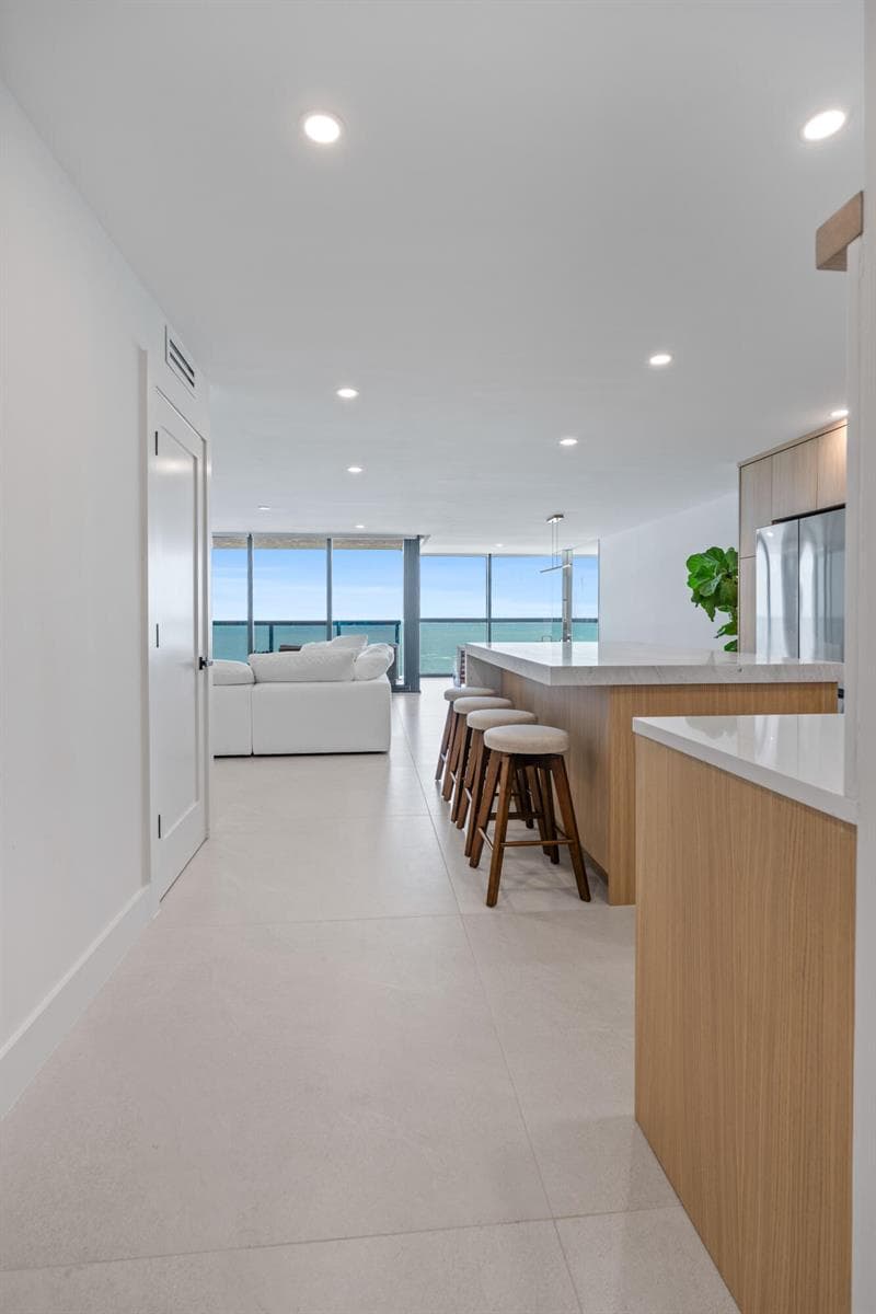 10410 S Ocean Drive 906 photo 2