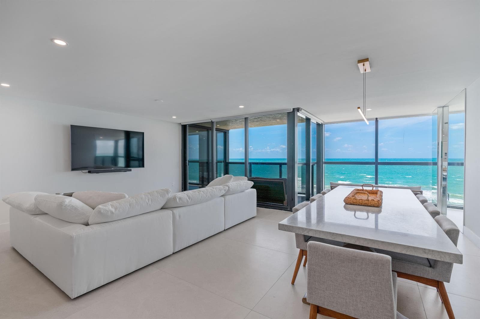 10410 S Ocean Drive 906 photo 1