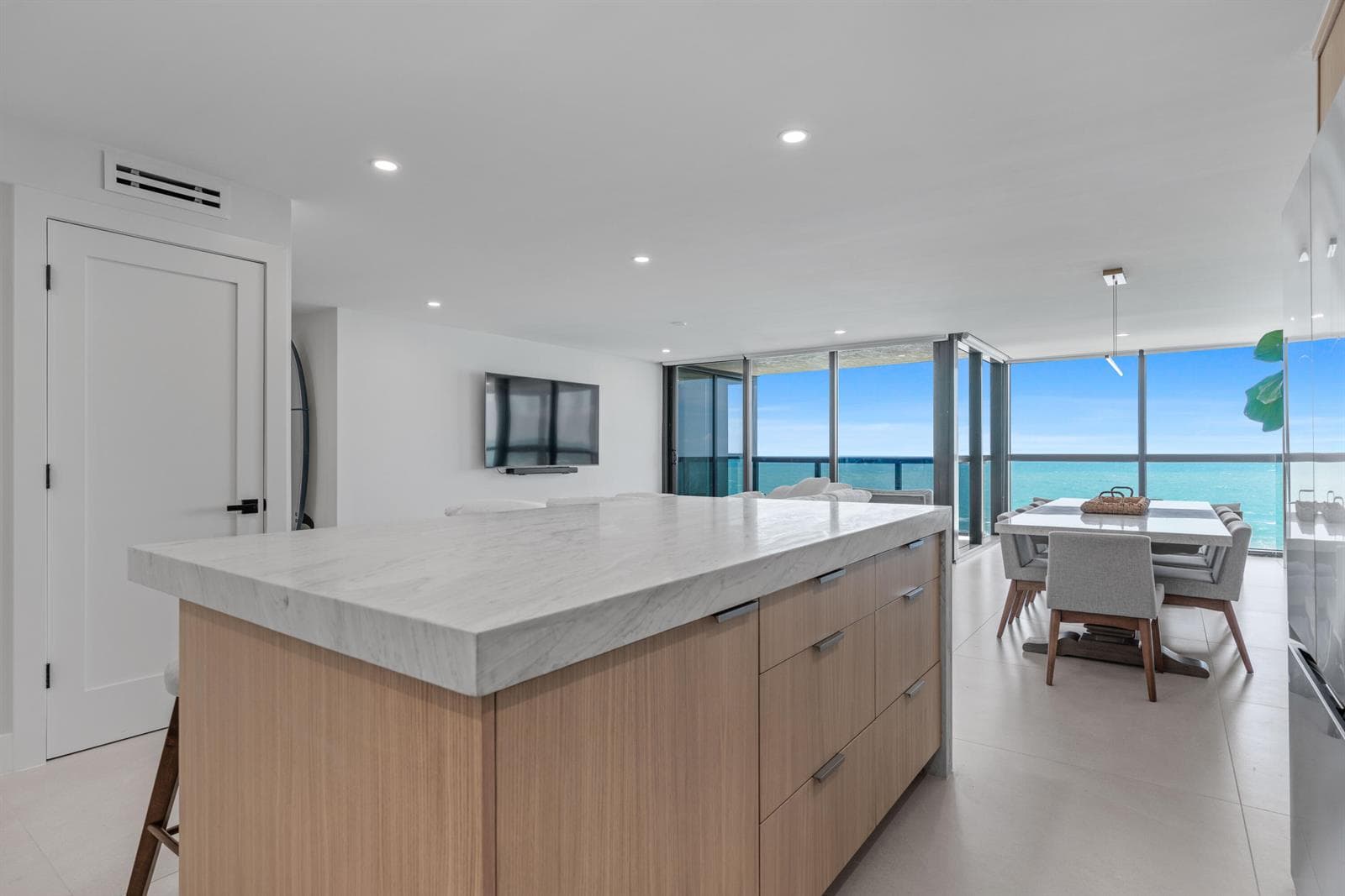 10410 S Ocean Drive 906 photo 5