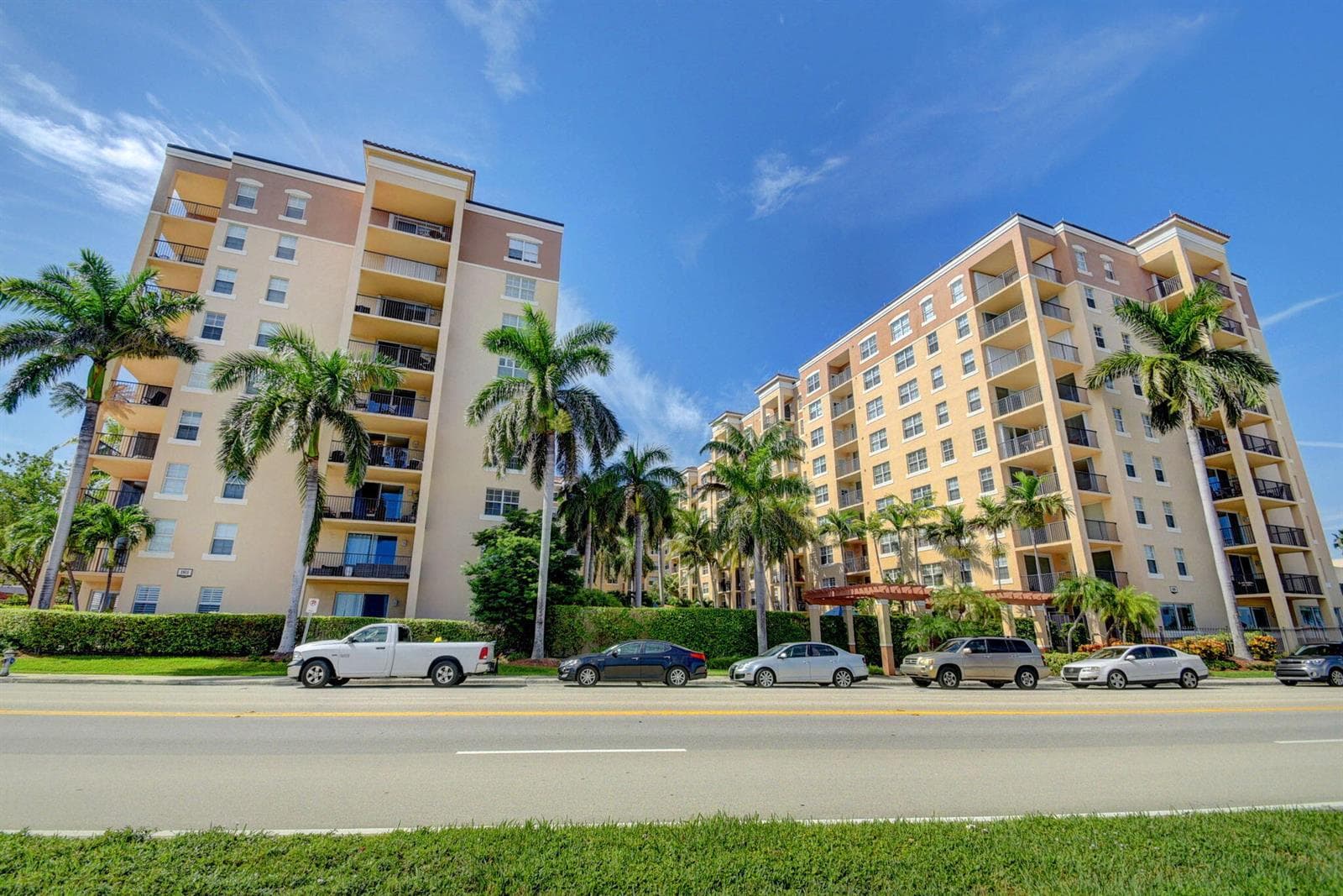 1801 N FLAGLER Drive 727 photo 2