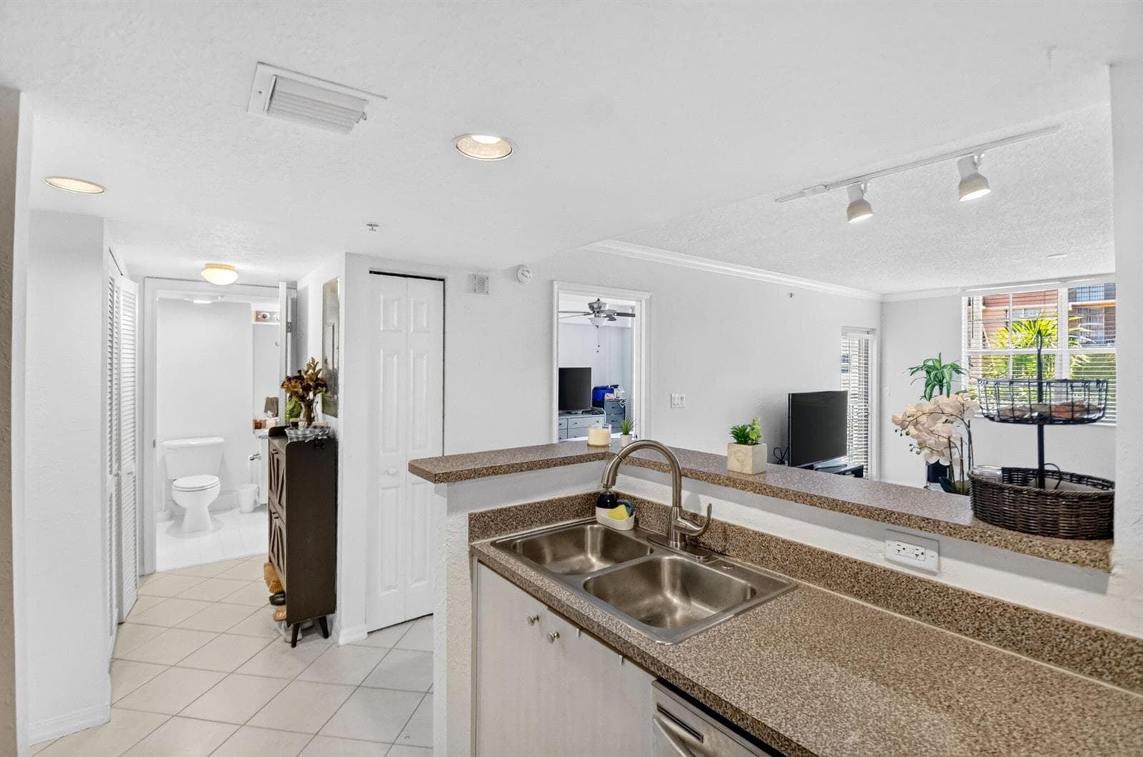 1801 N FLAGLER Drive 727 photo 12