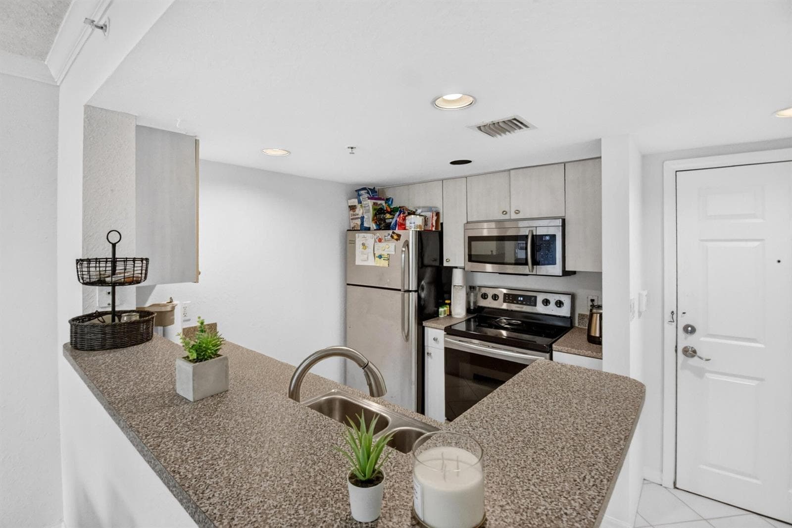 1801 N FLAGLER Drive 727 photo 10