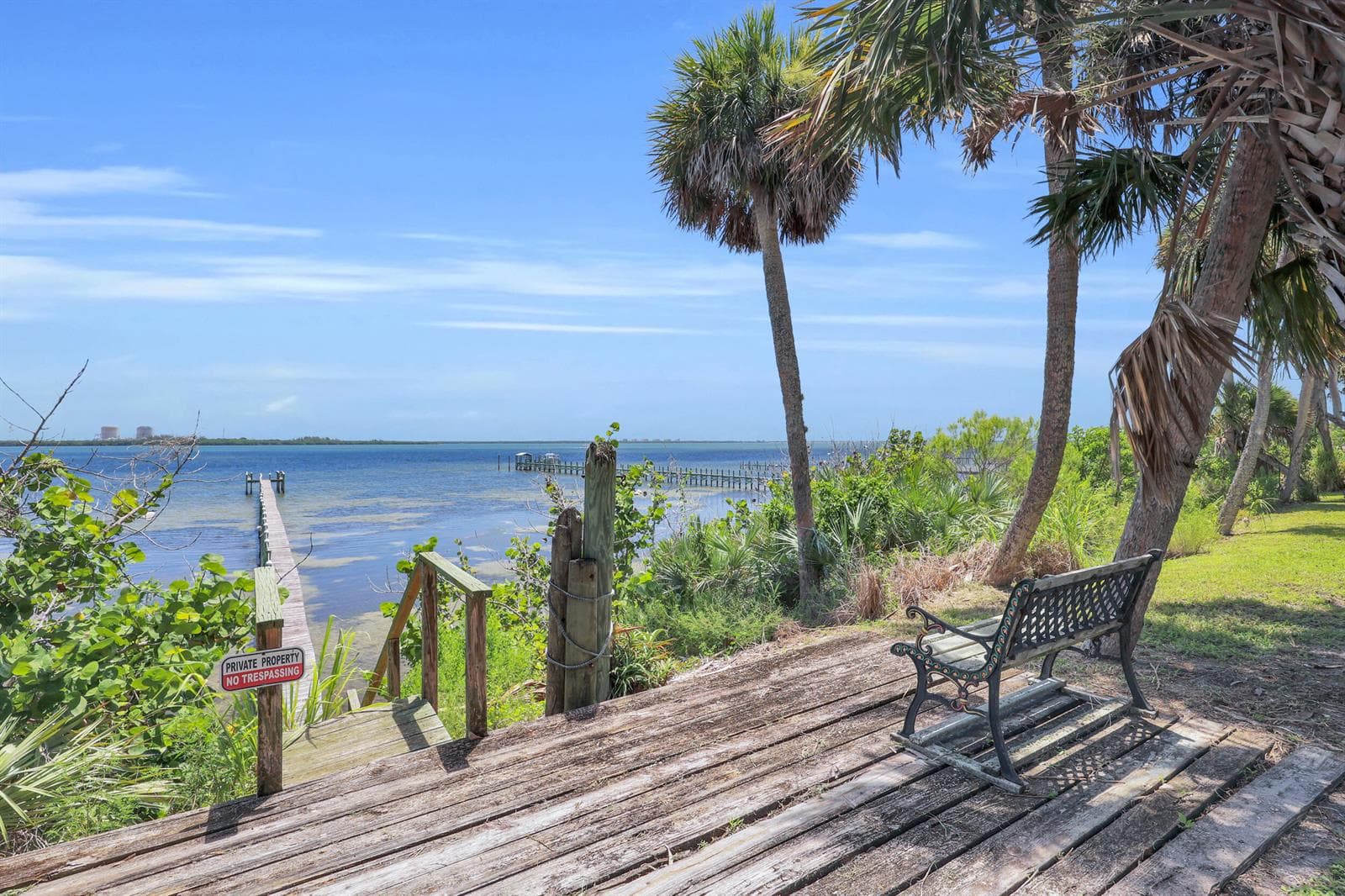 8609 S Indian River Drive photo 1