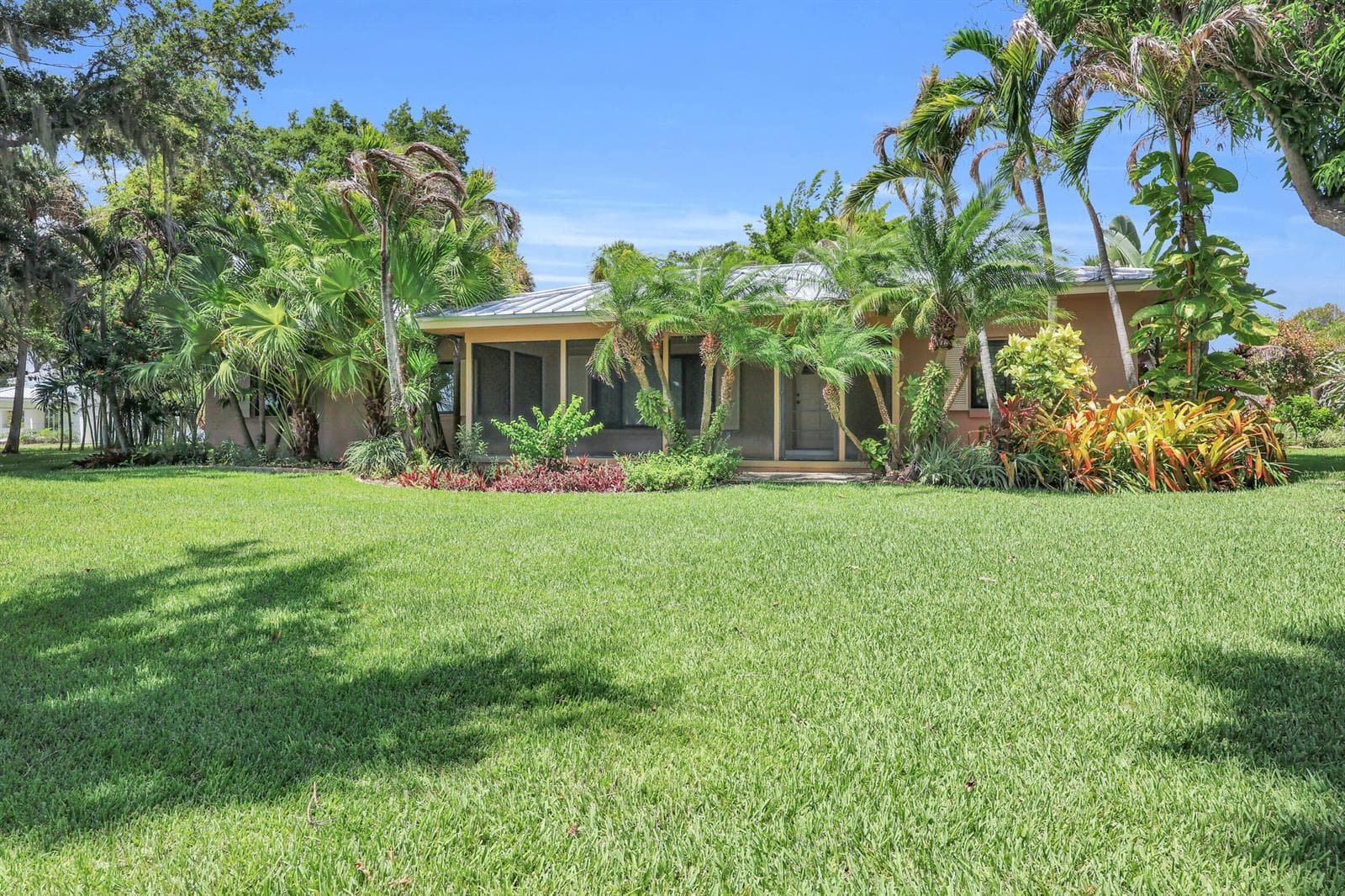 8609 S Indian River Drive photo 5