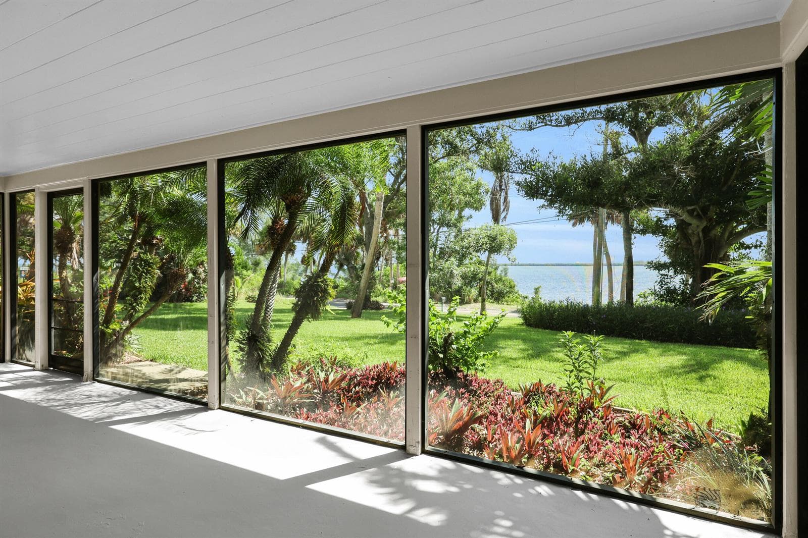 8609 S Indian River Drive photo 9