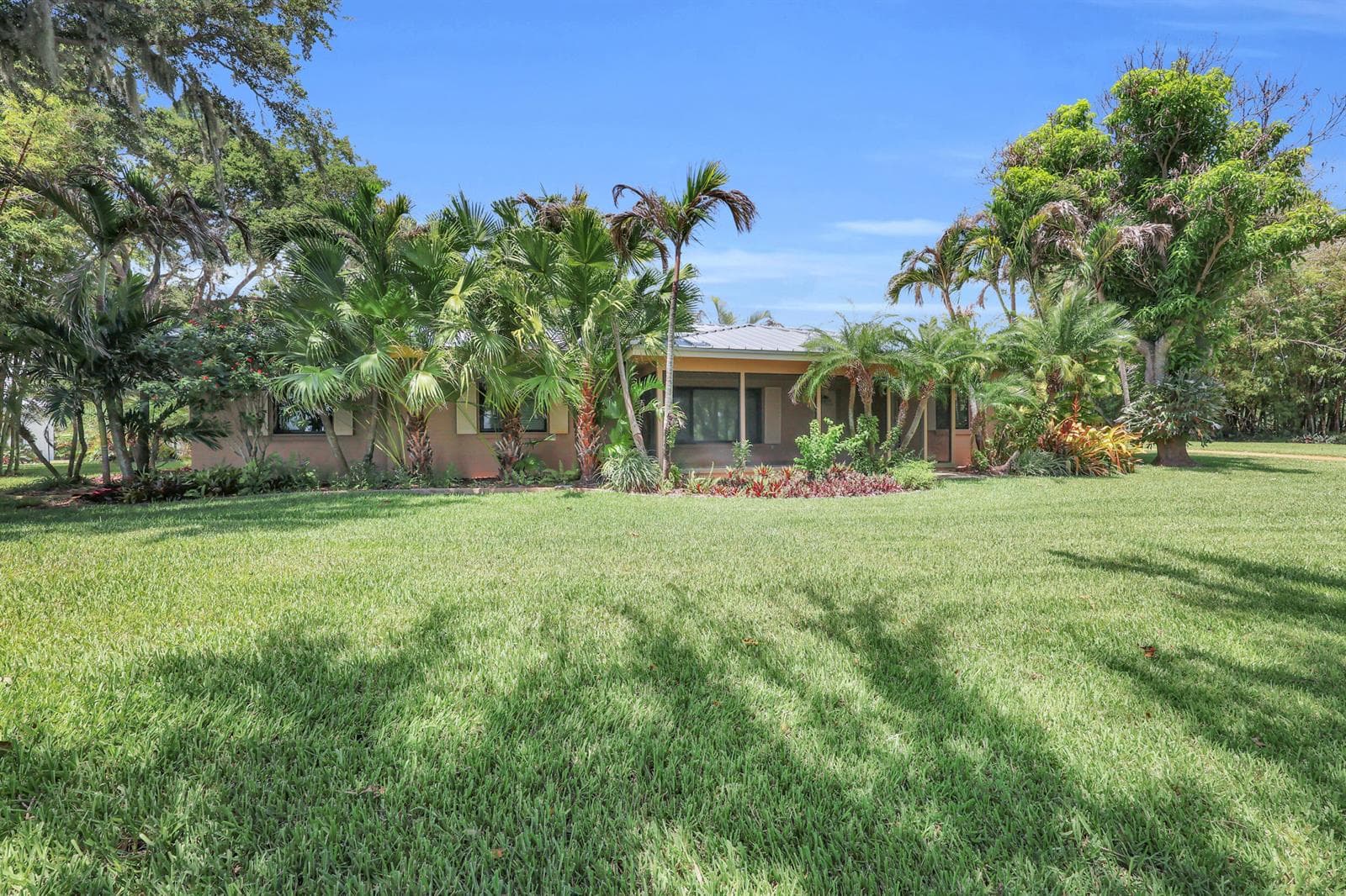 8609 S Indian River Drive photo 4