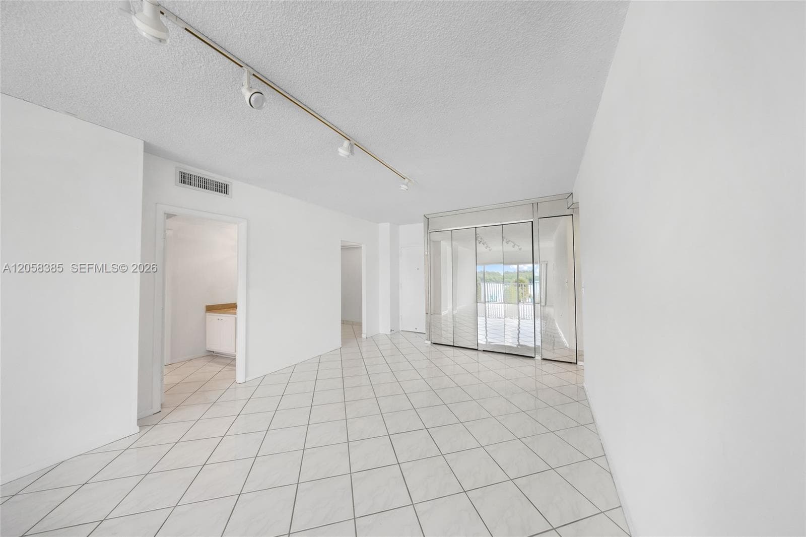 300 Bayview Dr 202 photo 8