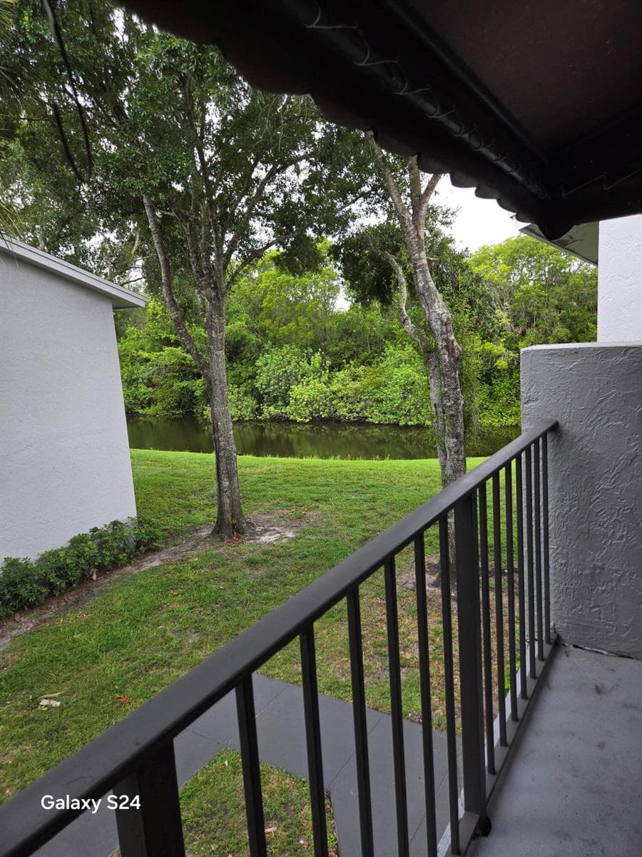 1141 LAKE VICTORIA Drive H photo 3