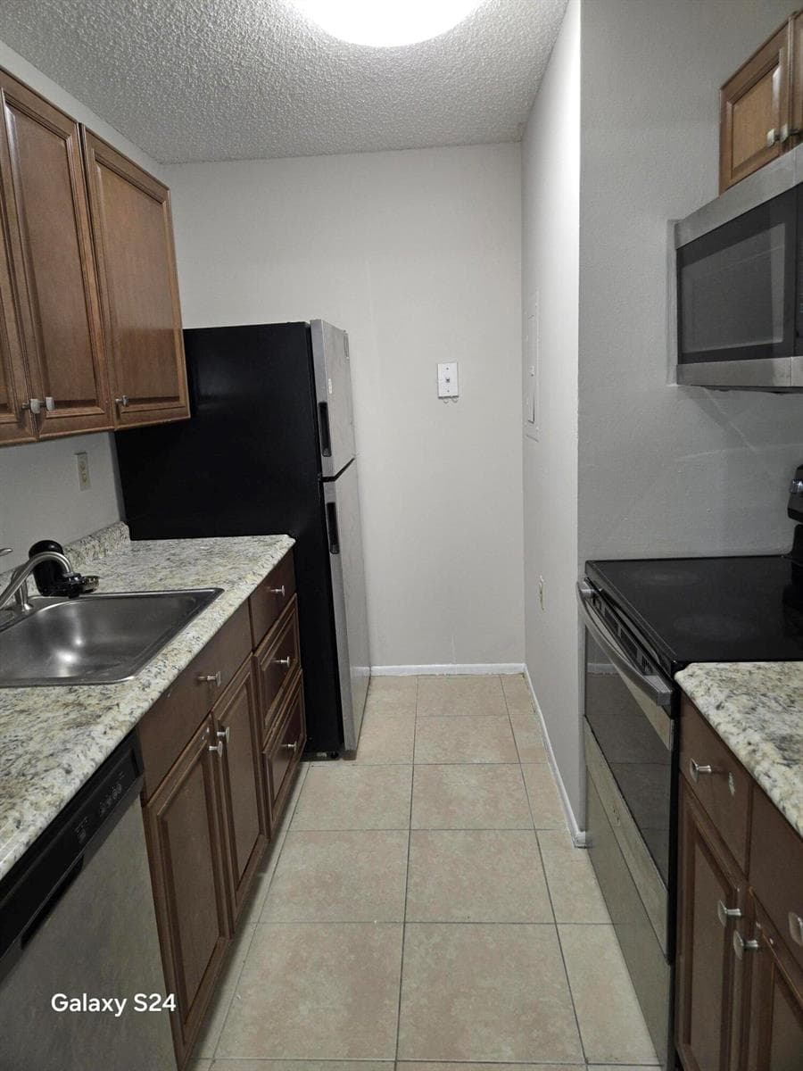 1141 LAKE VICTORIA Drive H photo 9