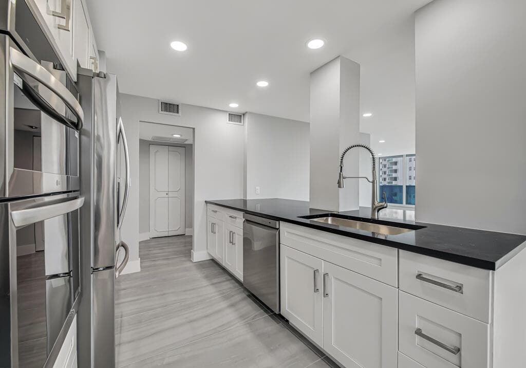 2751 S Ocean Drive 1008 photo 23