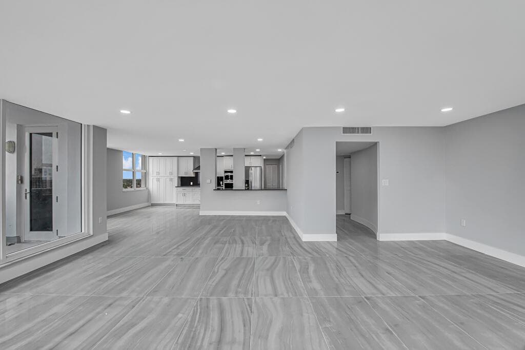 2751 S Ocean Drive 1008 photo 13