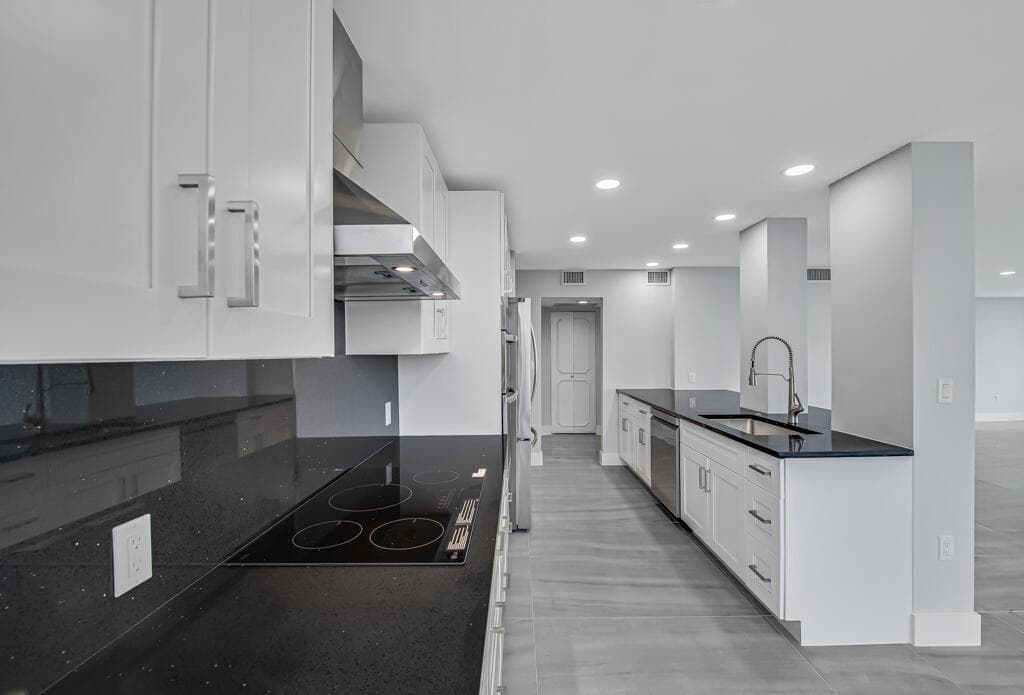 2751 S Ocean Drive 1008 photo 22