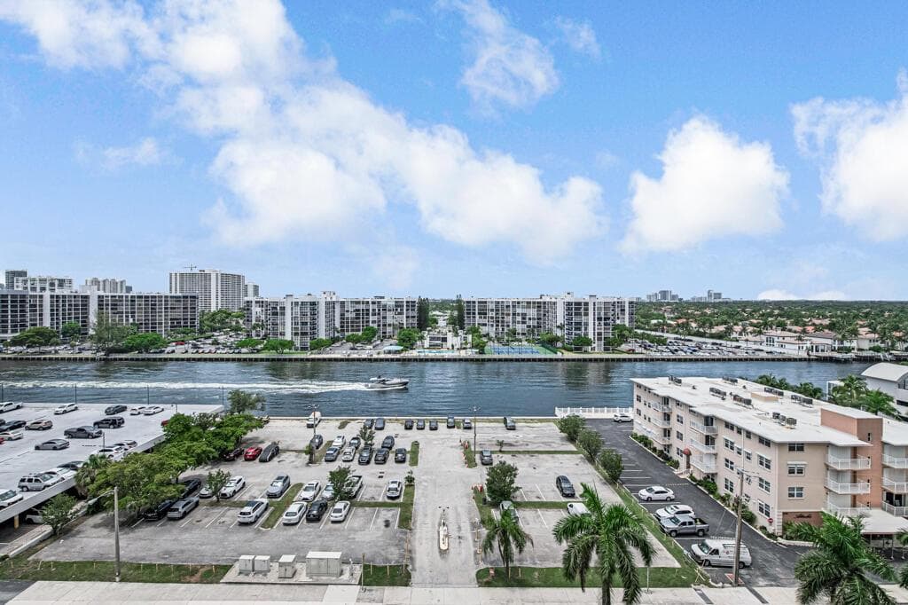2751 S Ocean Drive 1008 photo 3