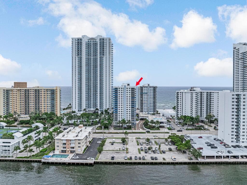 2751 S Ocean Drive 1008 photo 1